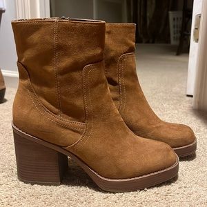 Universal Thread booties